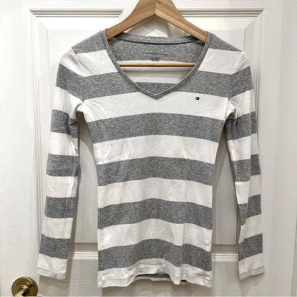 💠3/$10 TOMMY HILFIGER Long Sleeves Stripe Shirt - Picture 1 of 4